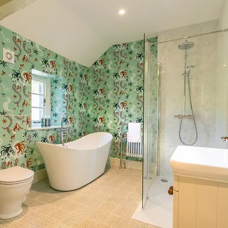 Malham By Birch Nyaraló *