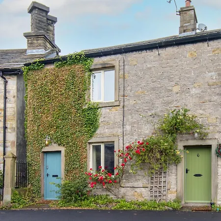 Nyaraló Malham By Birch *